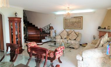 Casa tradicional en el Poblado La Calera / Potencial para remodelar