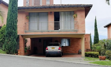 Casa tradicional en el Poblado La Calera / Potencial para remodelar