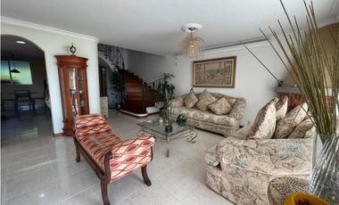 Casa tradicional en el Poblado La Calera / Potencial para remodelar