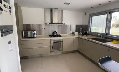 Casa en  venta, 6 ambientes - Saint Thomas Sur, Canning