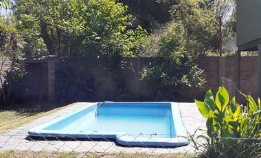 Dique Luján | Alquiler temporario | Lindas cabañas con jardín y pileta para 4 o 5 personas