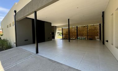Oportunidad, casa en la Pelegrina