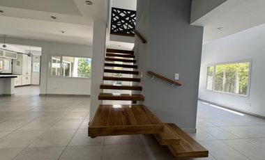 Oportunidad, casa en la Pelegrina