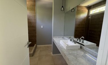 Oportunidad, casa en la Pelegrina