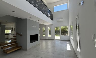 Oportunidad, casa en la Pelegrina