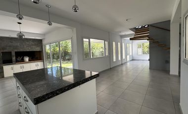 Oportunidad, casa en la Pelegrina