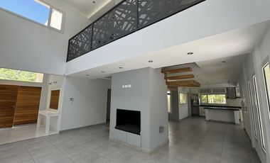 Oportunidad, casa en la Pelegrina