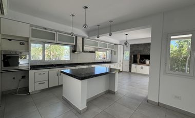 Oportunidad, casa en la Pelegrina
