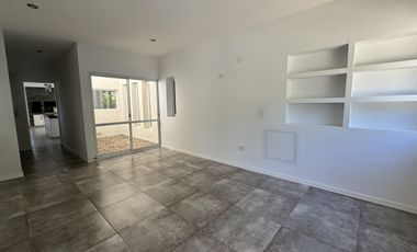 Oportunidad, casa en la Pelegrina