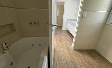 Oportunidad, casa en la Pelegrina