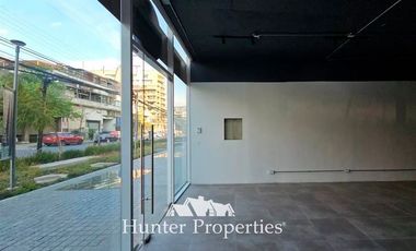 Local Comercial en Arriendo en Apoquindo / Asturias. Escuela Militar