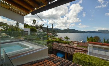 CASA CON ACCESO AL LAGO