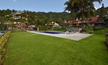 CASA CON ACCESO AL LAGO