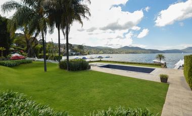 CASA CON ACCESO AL LAGO