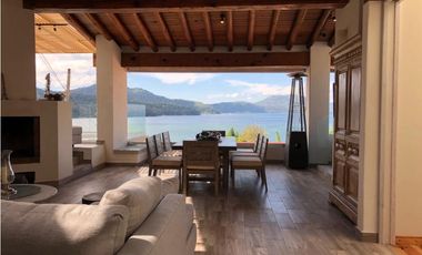 CASA CON ACCESO AL LAGO