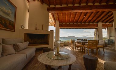 CASA CON ACCESO AL LAGO