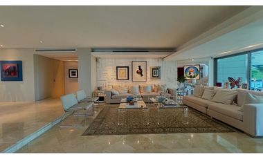 VENTA DE CASA EN BUEN SECTOR DE LA CIUDAD