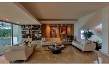 VENTA DE CASA EN BUEN SECTOR DE LA CIUDAD
