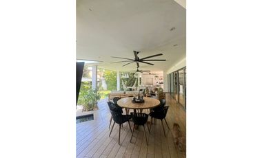 VENTA DE CASA EN BUEN SECTOR DE LA CIUDAD
