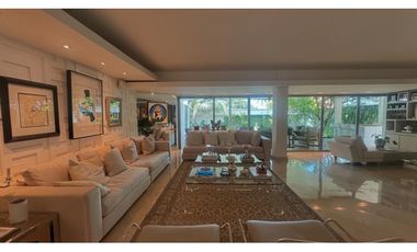 VENTA DE CASA EN BUEN SECTOR DE LA CIUDAD