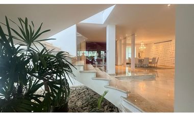 VENTA DE CASA EN BUEN SECTOR DE LA CIUDAD