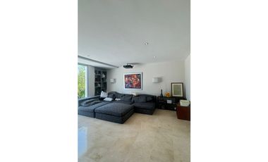 VENTA DE CASA EN BUEN SECTOR DE LA CIUDAD