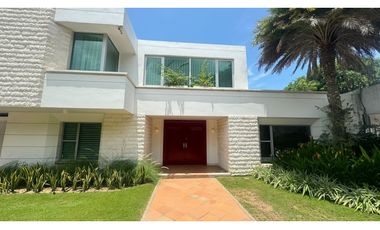 VENTA DE CASA EN BUEN SECTOR DE LA CIUDAD