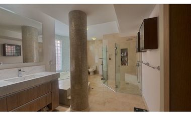 VENTA DE CASA EN BUEN SECTOR DE LA CIUDAD