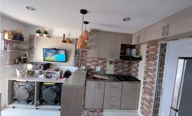 VENTA DE CASA DE DOS NIVELES + APARTAMENTO EN MARGEN IZQUIERDA