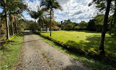 SE VENDE FINCA INDEPENDIENTE EN LA CEJA SECTOR EL YARUMO REMODELADA