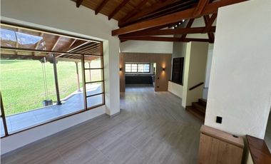 SE VENDE FINCA INDEPENDIENTE EN LA CEJA SECTOR EL YARUMO REMODELADA