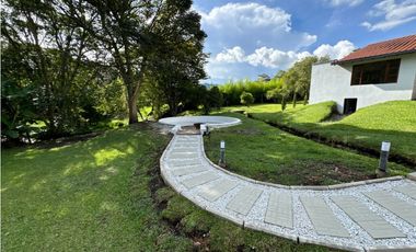 SE VENDE FINCA INDEPENDIENTE EN LA CEJA SECTOR EL YARUMO REMODELADA