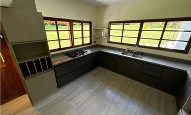 SE VENDE FINCA INDEPENDIENTE EN LA CEJA SECTOR EL YARUMO REMODELADA