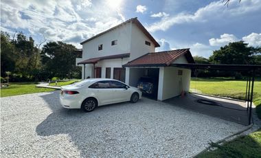 SE VENDE FINCA INDEPENDIENTE EN LA CEJA SECTOR EL YARUMO REMODELADA