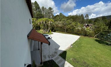 SE VENDE FINCA INDEPENDIENTE EN LA CEJA SECTOR EL YARUMO REMODELADA