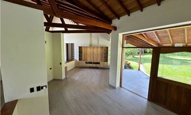 SE VENDE FINCA INDEPENDIENTE EN LA CEJA SECTOR EL YARUMO REMODELADA