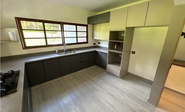 SE VENDE FINCA INDEPENDIENTE EN LA CEJA SECTOR EL YARUMO REMODELADA