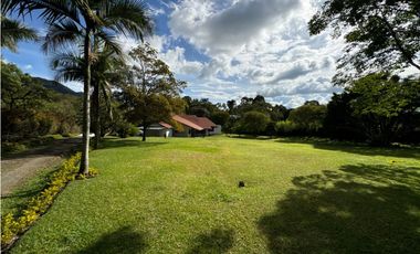 SE VENDE FINCA INDEPENDIENTE EN LA CEJA SECTOR EL YARUMO REMODELADA