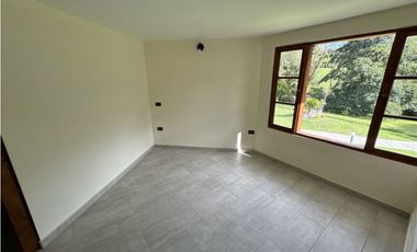 SE VENDE FINCA INDEPENDIENTE EN LA CEJA SECTOR EL YARUMO REMODELADA