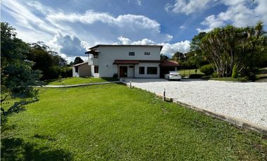SE VENDE FINCA INDEPENDIENTE EN LA CEJA SECTOR EL YARUMO REMODELADA