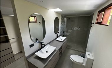 SE VENDE FINCA INDEPENDIENTE EN LA CEJA SECTOR EL YARUMO REMODELADA