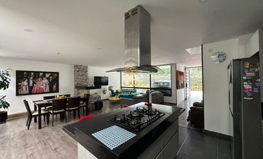 Se vende espectacular casa en cota
