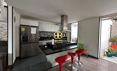 Se vende espectacular casa en cota