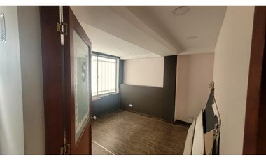 Edificio de cuatro pisos para la venta en el centro de Pereira!!!