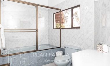 Magnifica casa 300 mts construida lote 2790 mts4 hab en Chía