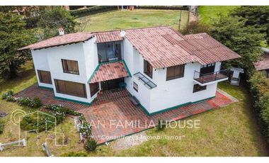 Magnifica casa 300 mts construida lote 2790 mts4 hab en Chía