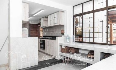 Magnifica casa 300 mts construida lote 2790 mts4 hab en Chía