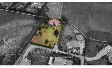 Magnifica casa 300 mts construida lote 2790 mts4 hab en Chía