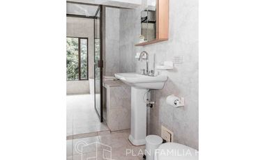 Magnifica casa 300 mts construida lote 2790 mts4 hab en Chía