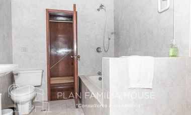 Magnifica casa 300 mts construida lote 2790 mts4 hab en Chía